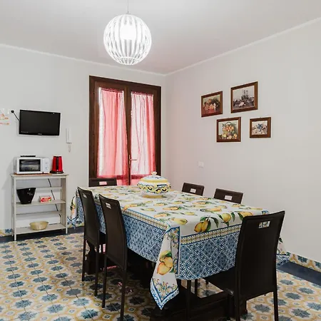 Apartment Marsalasuitesawfarm